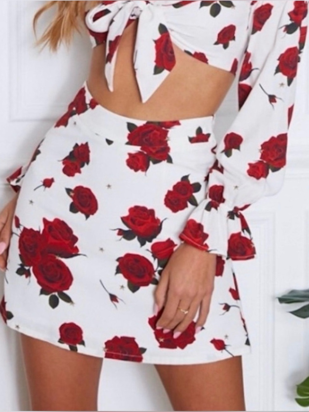 NWT White Fox Boutique White and Red Floral Skirt - Small